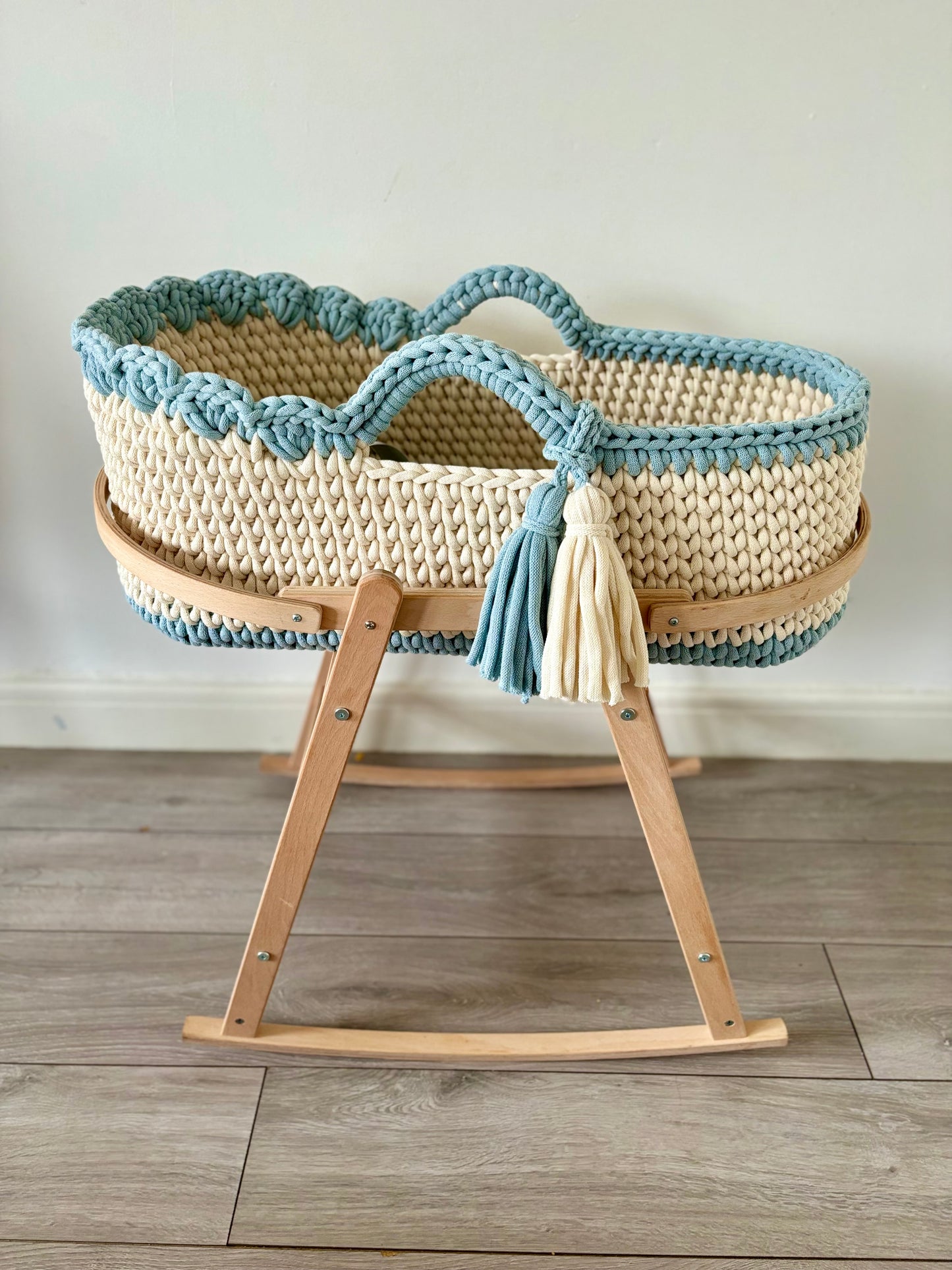 Crochet Moses Basket with Shell Edging