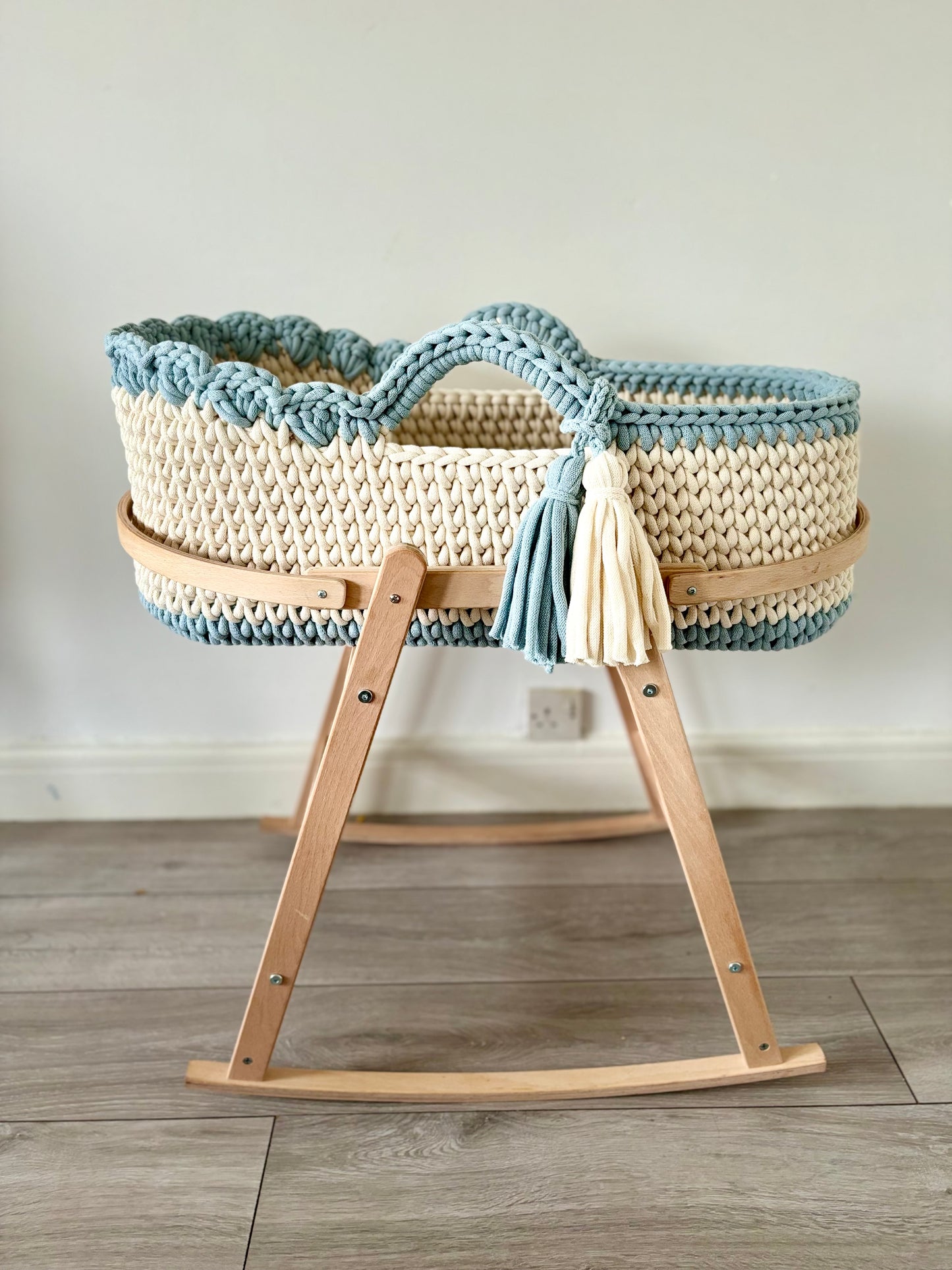 Crochet Moses Basket with Shell Edging